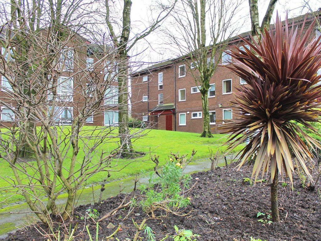 2 bed flat to rent in Spathfield Court, Holmfield Close, Heaton Norris