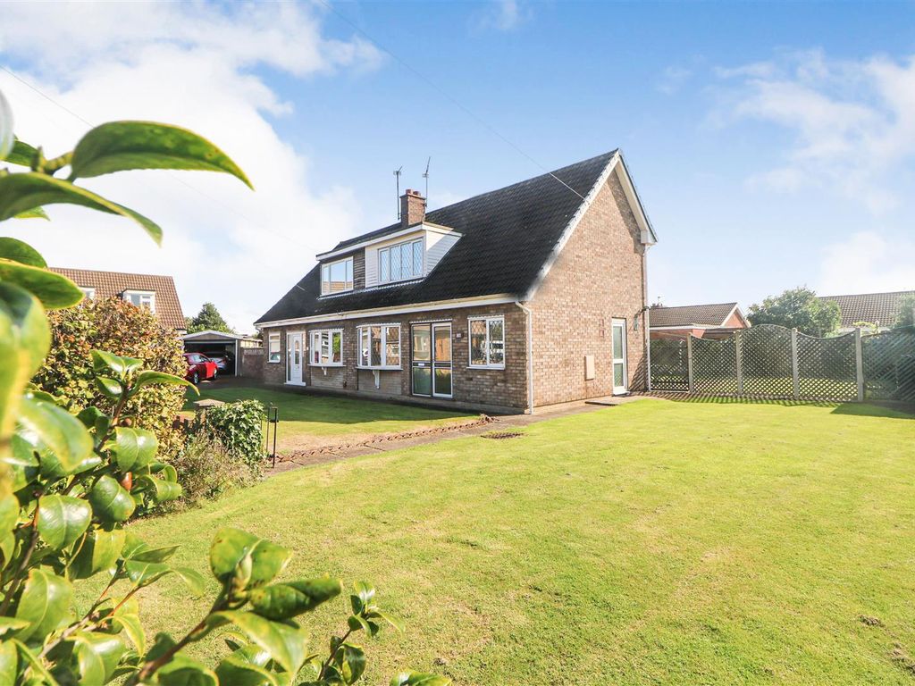 3 bed semidetached bungalow for sale in Deansfield Close, Armthorpe