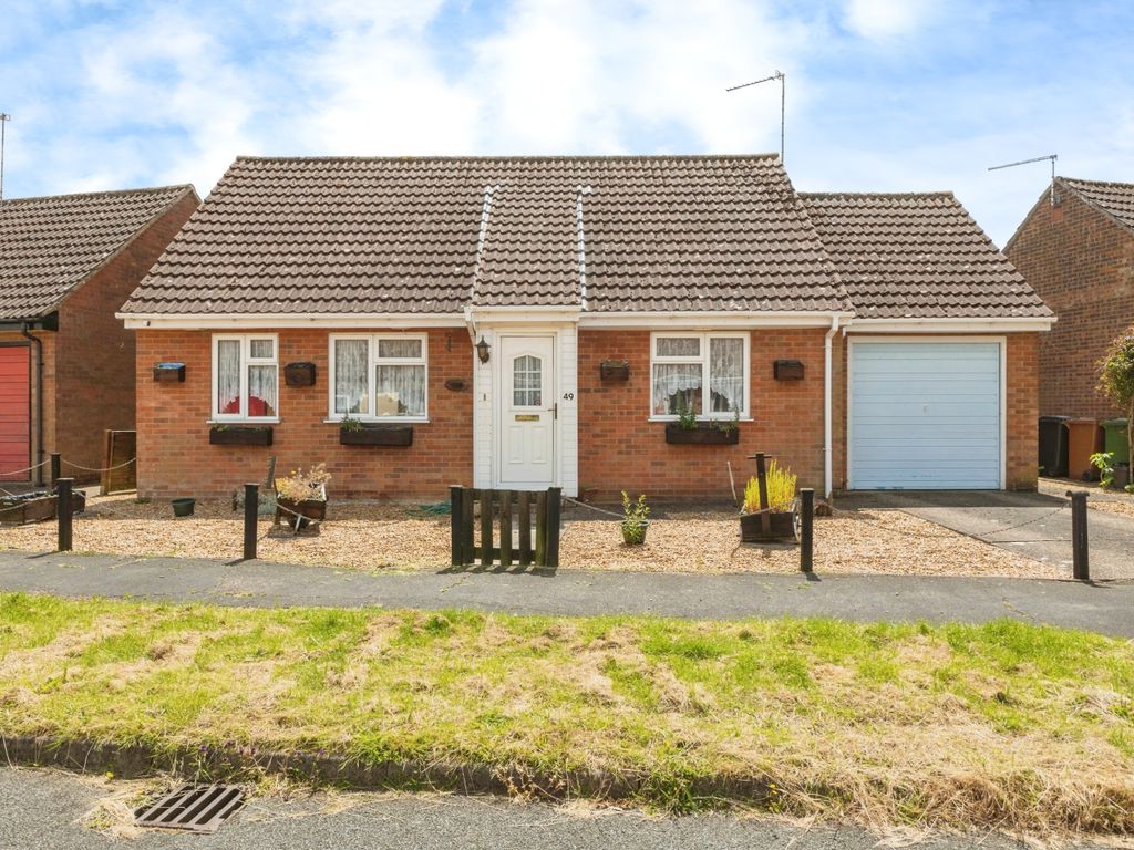 2 bed bungalow for sale in Queensway, Watton, Thetford, Norfolk IP25, £