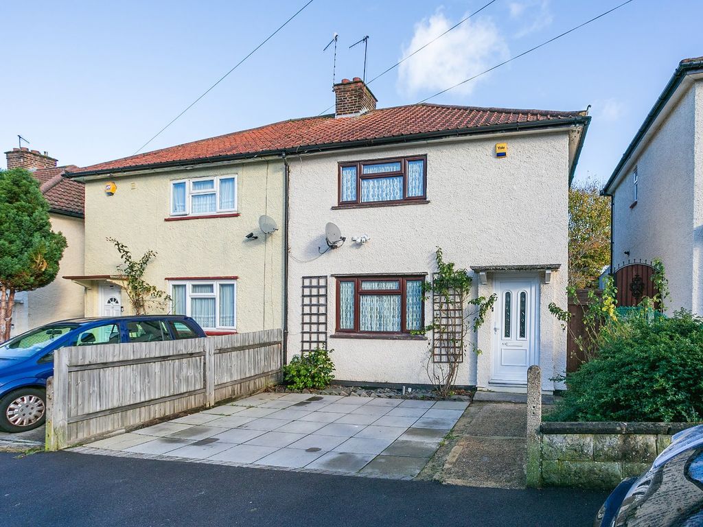 3 bed semidetached house for sale in Colne Avenue, Watford