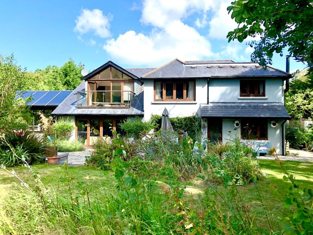 5 bed detached house to rent in New Road, Wootton Bridge, Ryde PO33, £