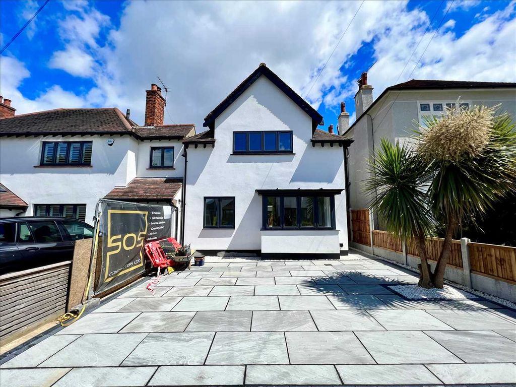 4 bed detached house for sale in Marine Estate, Leigh On Sea SS9, £