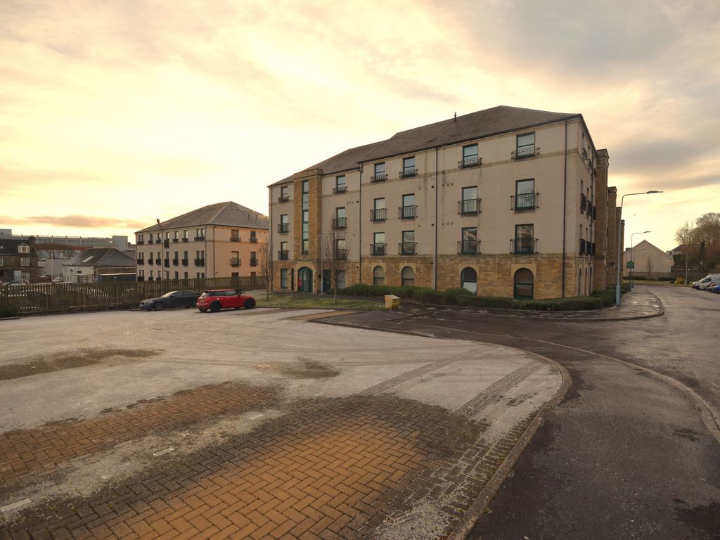 3 bed flat to rent in Lady Campbells Court, Dunfermline, Fife KY12, £995 pcm Zoopla