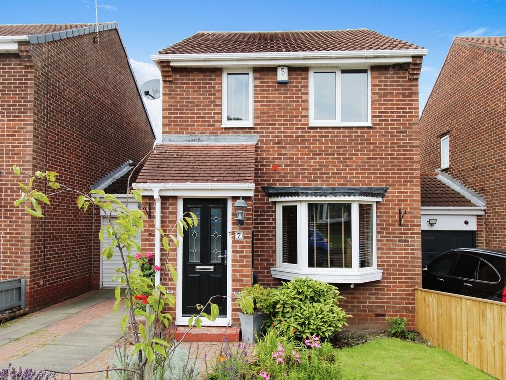 3 bed detached house for sale in Cloverhill Drive, Ryton NE40, £190,000