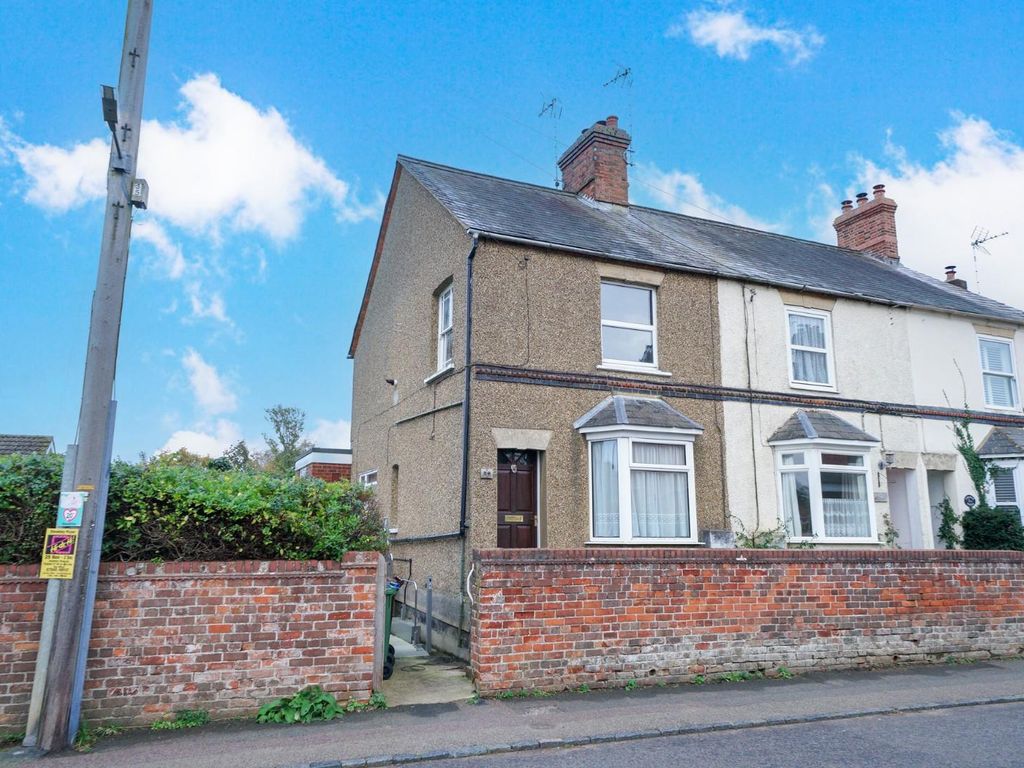 2 bed end terrace house for sale in High Street North, Stewkley