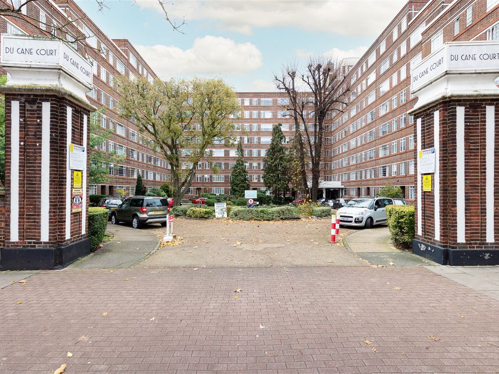 2 bed for sale in Balham High Road, Balham SW17, £435,000