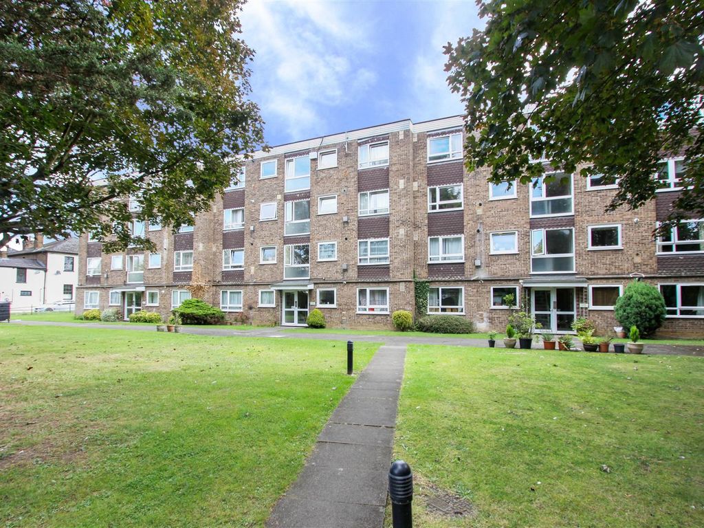 2 bed flat for sale in September Court, Hillingdon Road UB10, £330,000