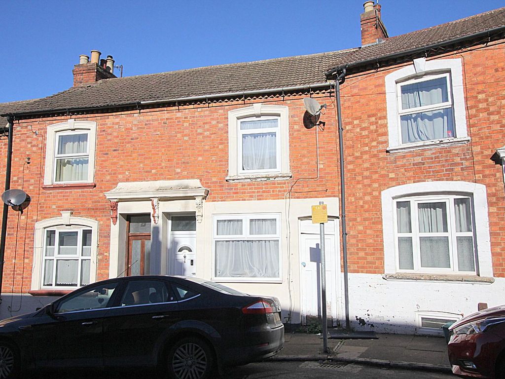 3 bed terraced house for sale in Gordon Street, Semilong, Northampton