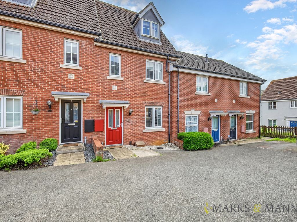 3 bed terraced house for sale in Nuthatch Close, Stowmarket IP14, £
