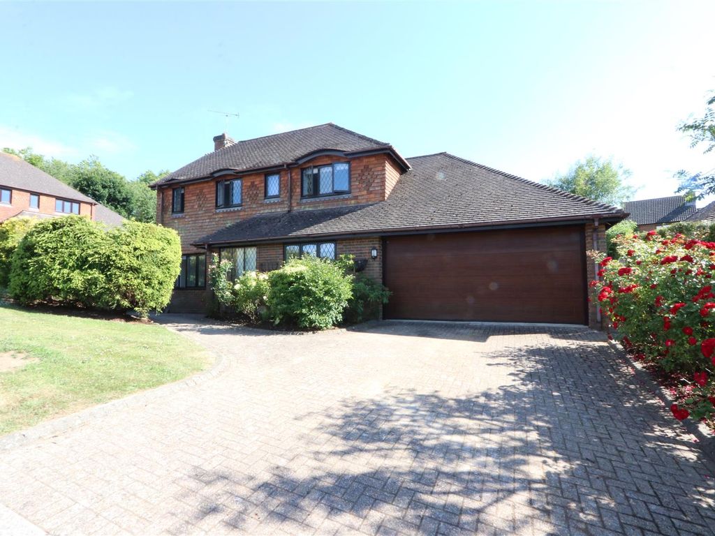 4 bed property to rent in Starrs Mead, Battle TN33 Zoopla