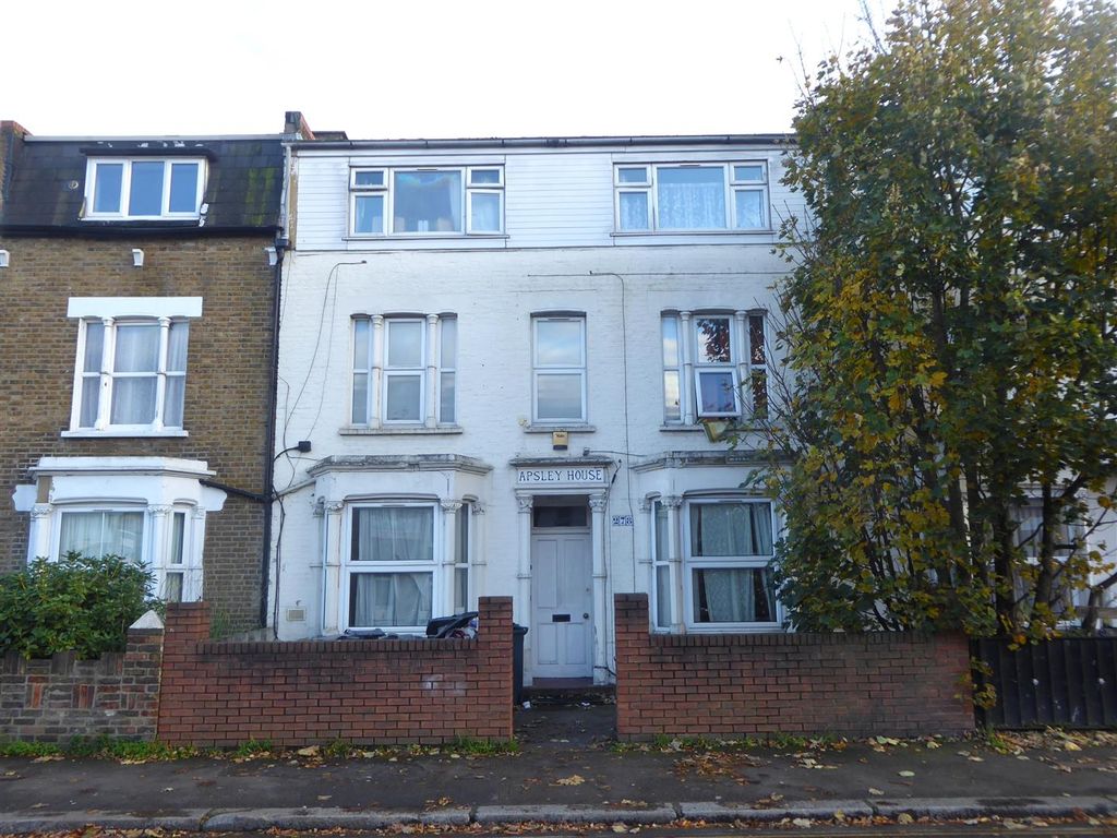 Studio for sale in Hanworth Road, Hounslow TW3, £90,000 Zoopla