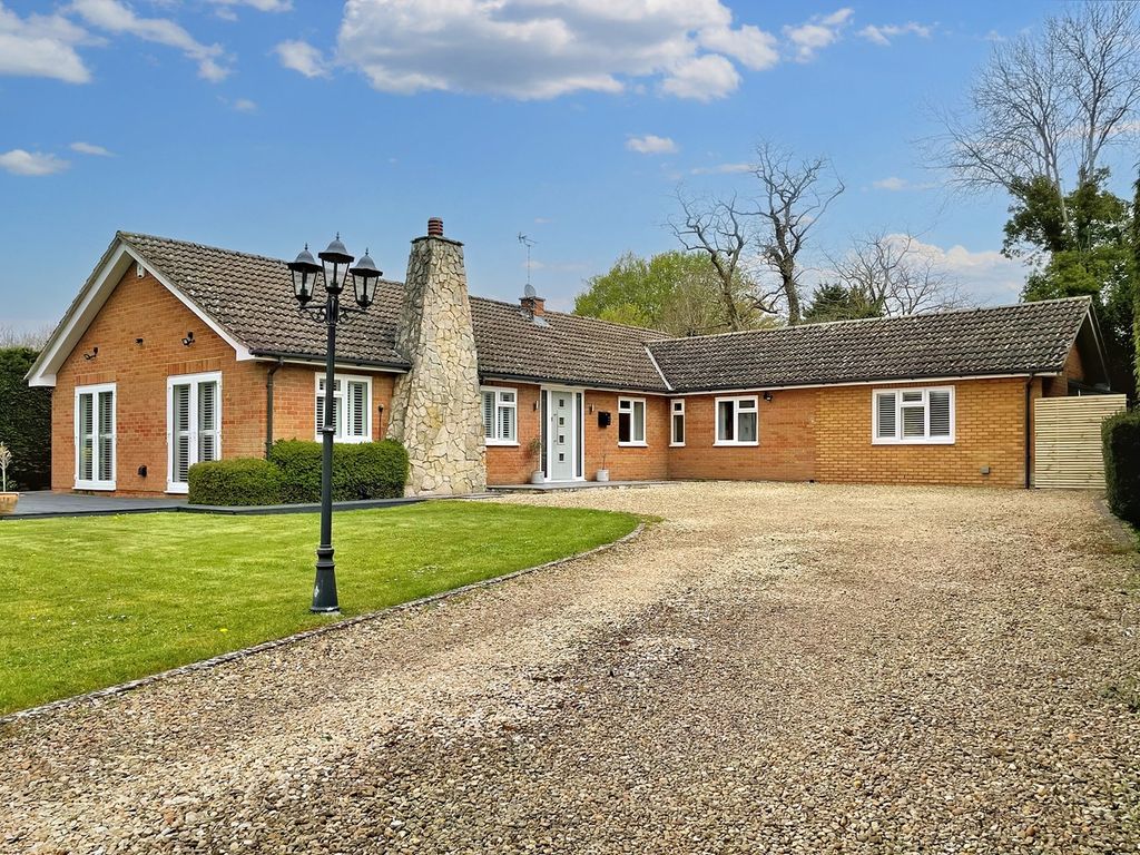 4 bed bungalow for sale in Charney Bassett, Wantage OX12 Zoopla