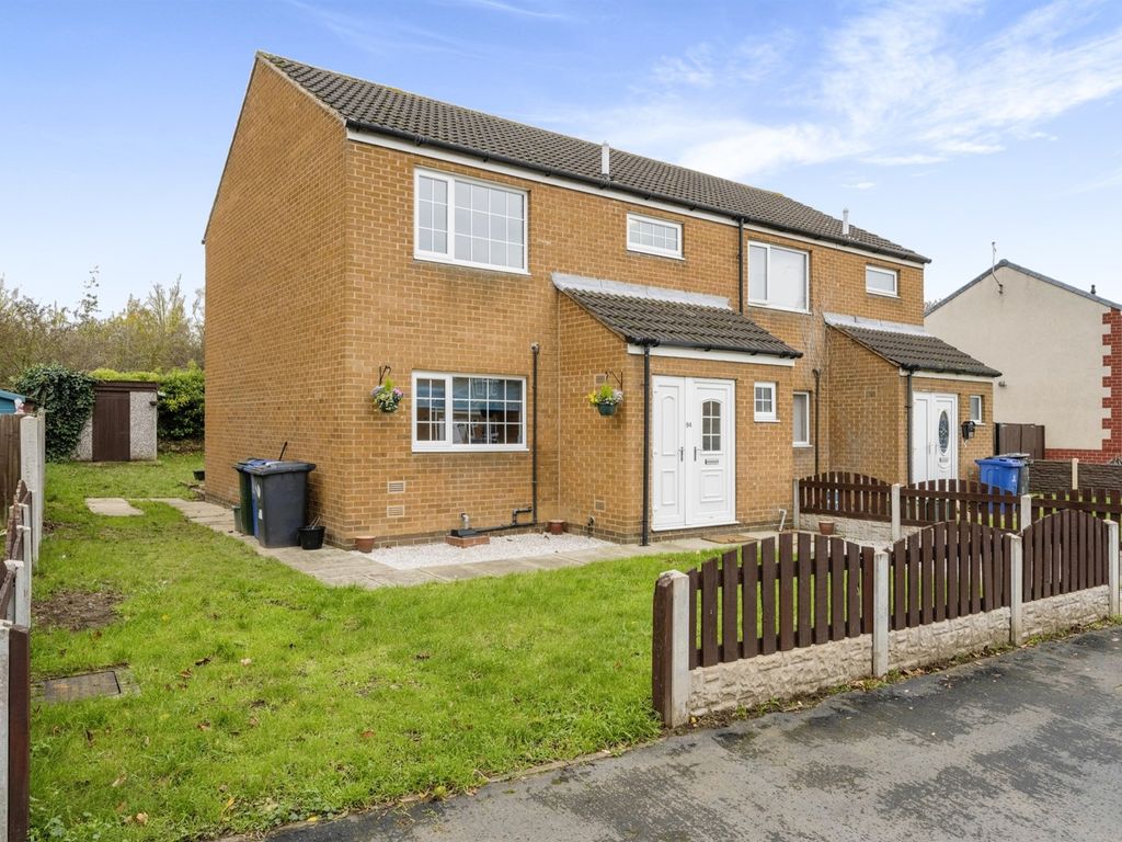 3 bed semidetached house for sale in Repton Road, Skellow, Doncaster
