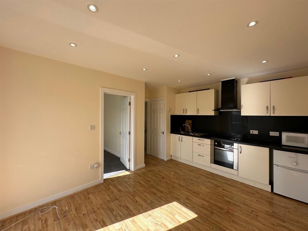 1 bed property to rent in Upper Stone Street, Maidstone ME15, £875 pcm Zoopla