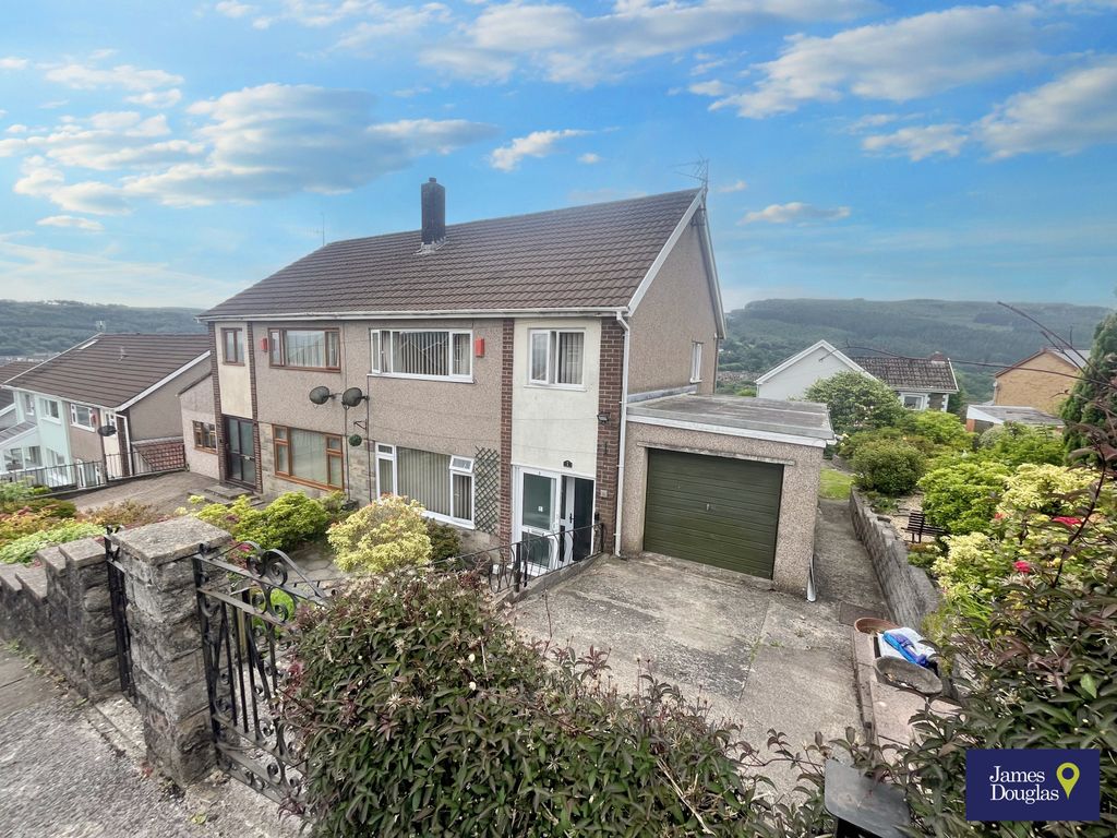 3 bed semidetached house for sale in Ridgeway Close, Graigwen