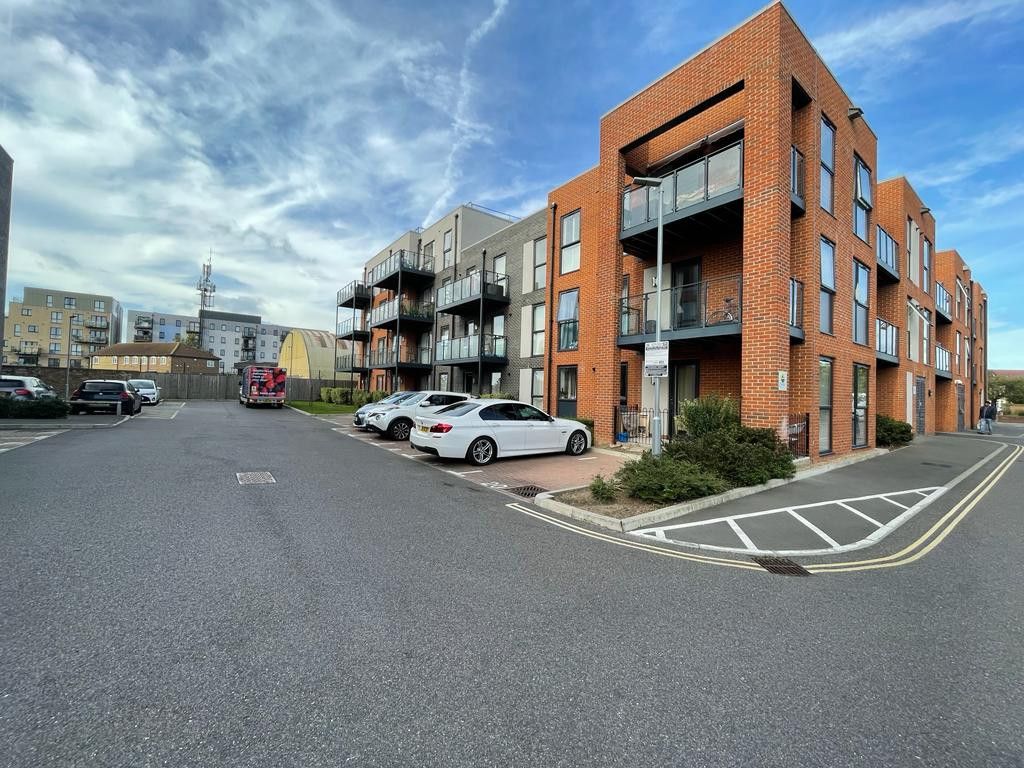 2 bed flat for sale in Normill Court, Gilding Way, Southall UB2, £