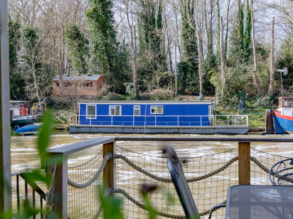 2 bed houseboat for sale in Ash Island, Hampton Court KT8, £195,000 Zoopla