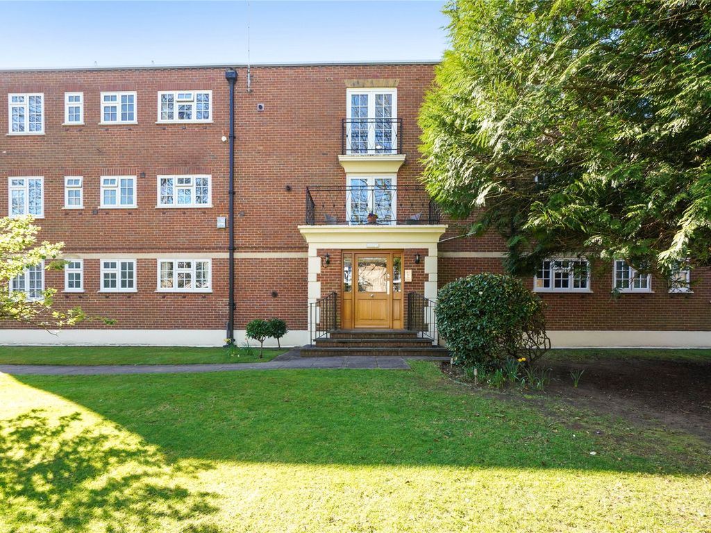 3 bed flat for sale in St. Avenue, Weybridge KT13 Zoopla