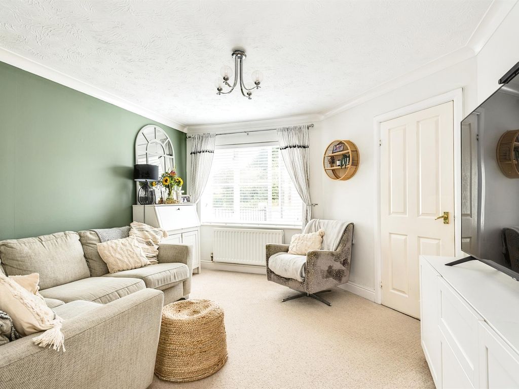 3 bed detached house for sale in Waterdown Close, Swindon SN25 Zoopla