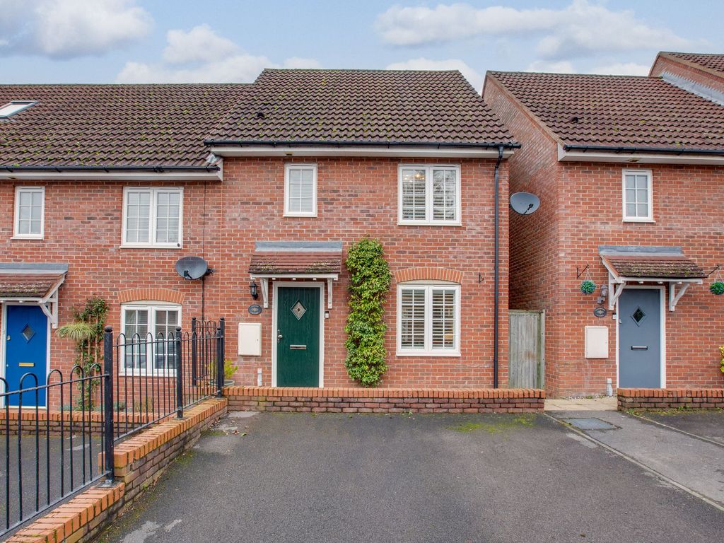 3 bed end terrace house for sale in Glory Mill Lane, Wooburn Green HP10