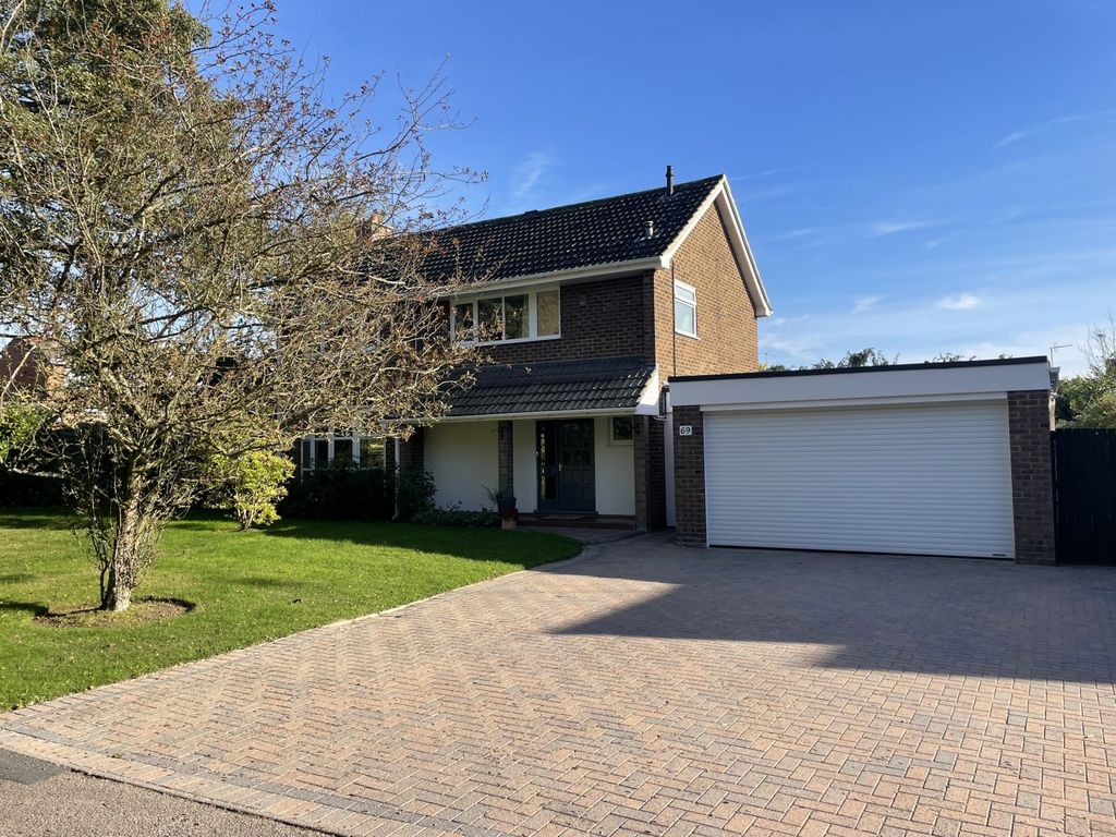 4 bed detached house for sale in Binfield Road, Wokingham, Berkshire RG40, £775,000 Zoopla