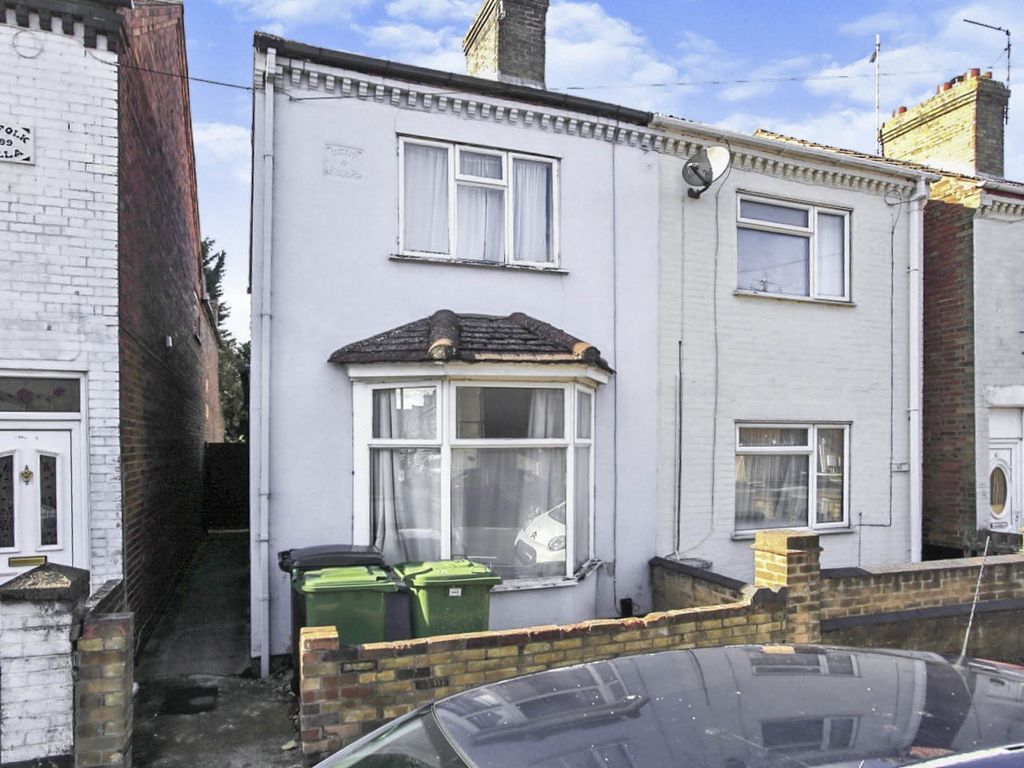 5 bed semidetached house for sale in Jubilee Street, Peterborough PE2