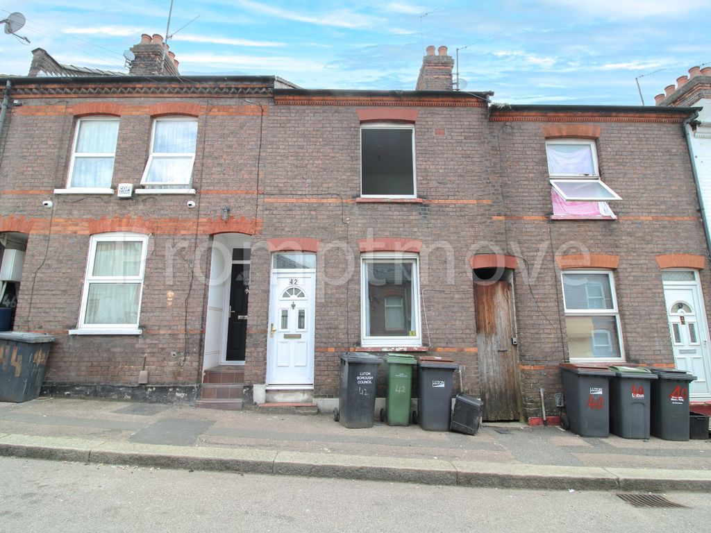 3 bed property to rent in Hartley Road, Luton LU2, £1,350 pcm Zoopla
