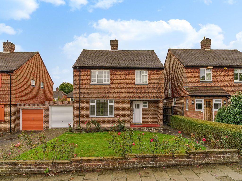 4 bed detached house to rent in Gravel Road, Bromley BR2 Zoopla