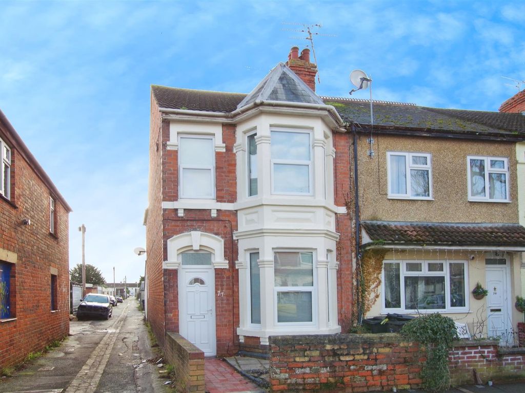 3 bed terraced house to rent in Broad Street, Town Centre, Swindon SN1