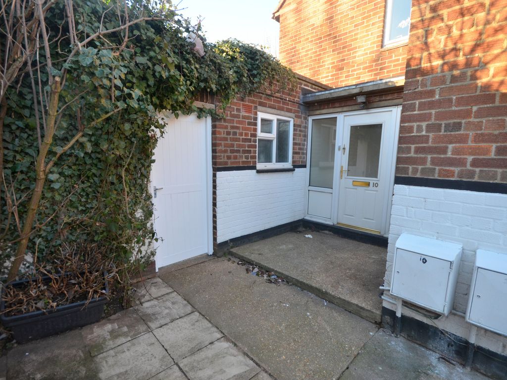 2 bed flat to rent in Langton Drive, Grimsby DN33 Zoopla