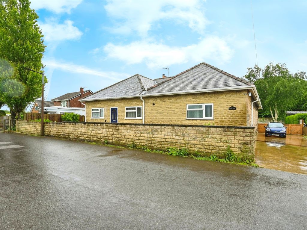 4 bed detached bungalow for sale in Sookholme Road, Shirebrook