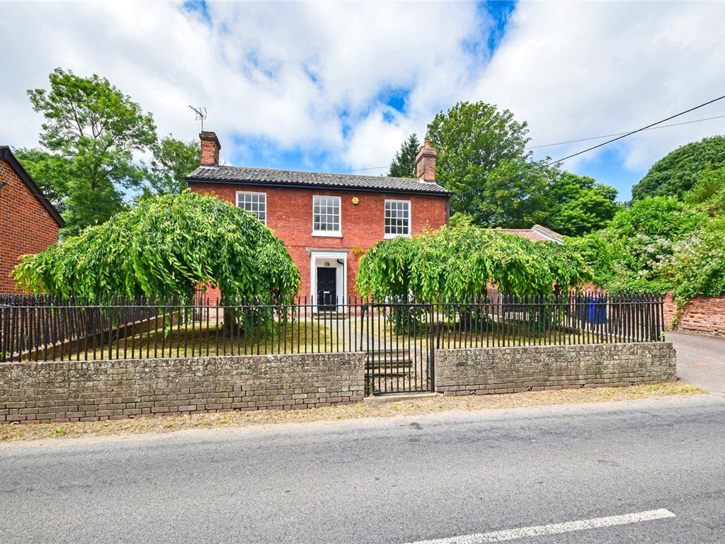 4 bed detached house to rent in The Street, Thurlow, Haverhill, Suffolk