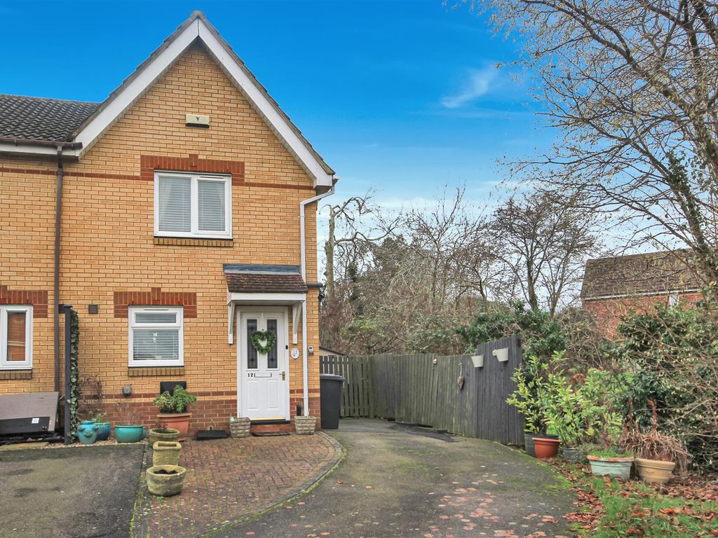 2 bed end terrace house for sale in Sandringham Close, Wellingborough