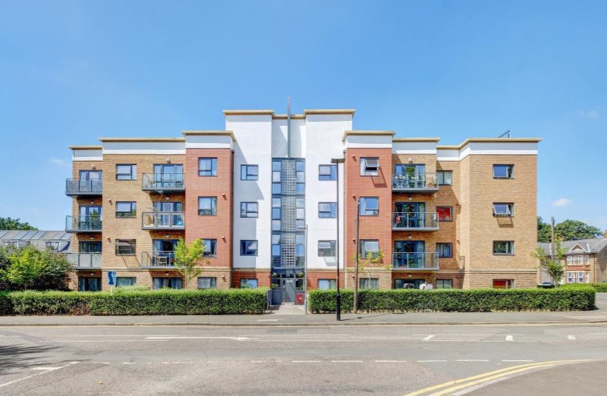 2 bed flat to rent in Elmwood Avenue, Feltham TW13, £2,000 pcm Zoopla