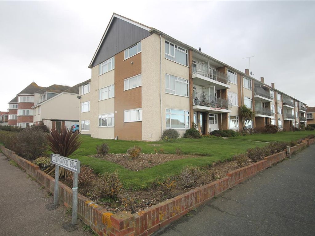 2 bed flat for sale in Marine Court, Marine Parade West, Clacton On Sea