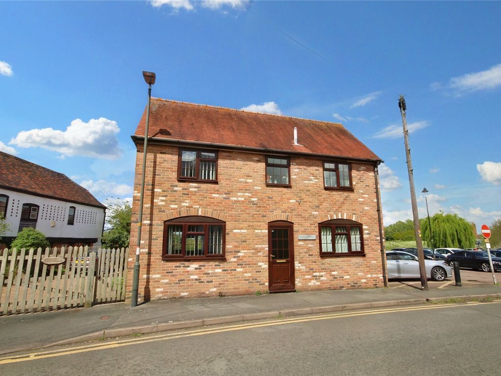 3 bed semidetached house for sale in St. Marys Lane, Tewkesbury