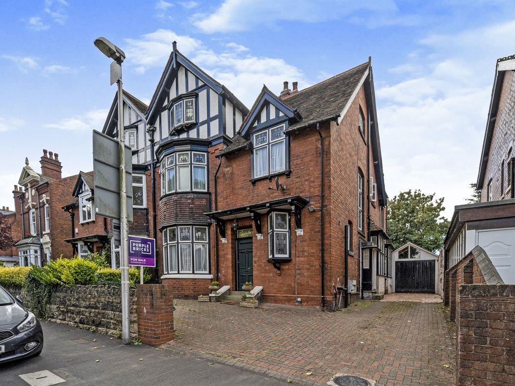 6 bed semidetached house for sale in Dagger Lane, West Bromwich B71