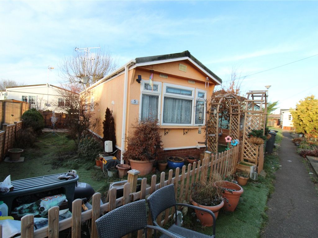1 bed mobile/park home for sale in The Embankment, The Dome Village
