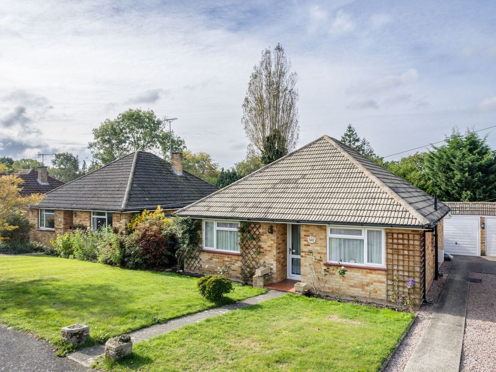 3 bed detached bungalow for sale in Dormans Close, Dormansland RH7, £