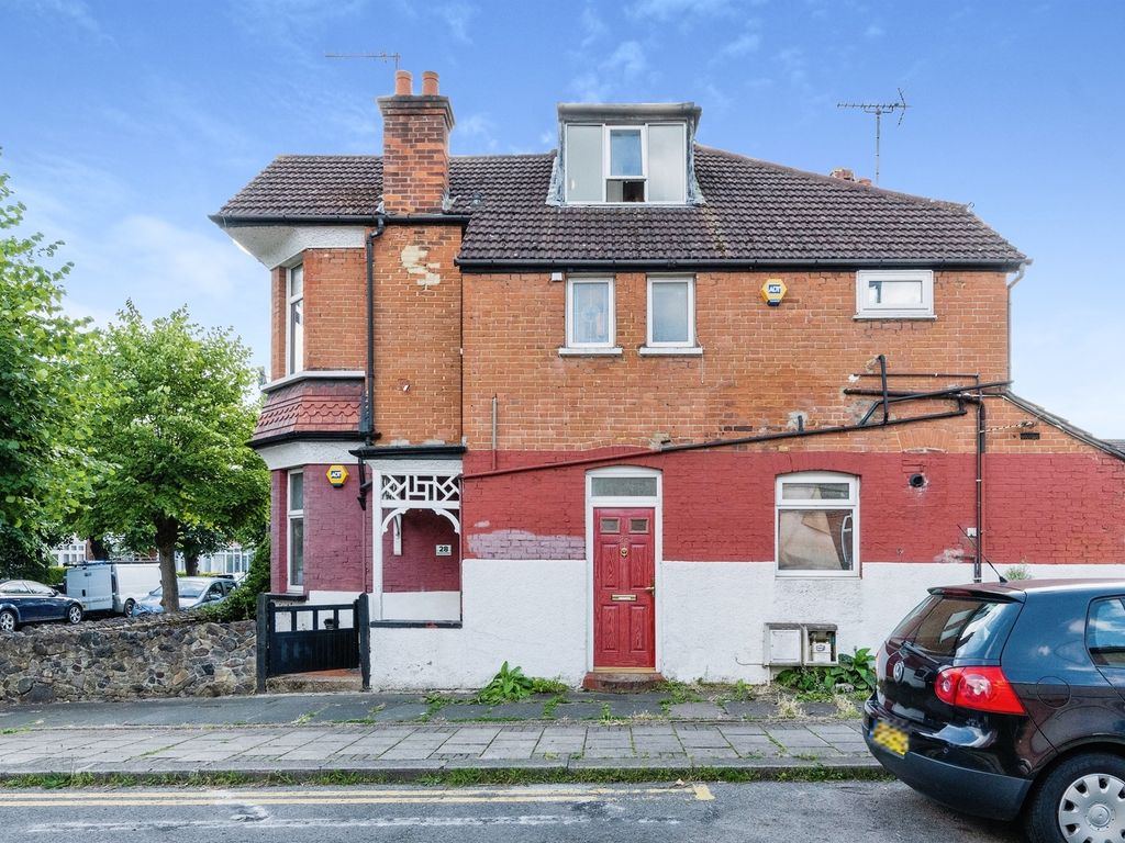 3 bed flat for sale in Risingholme Road, Harrow Weald, Harrow HA3, £