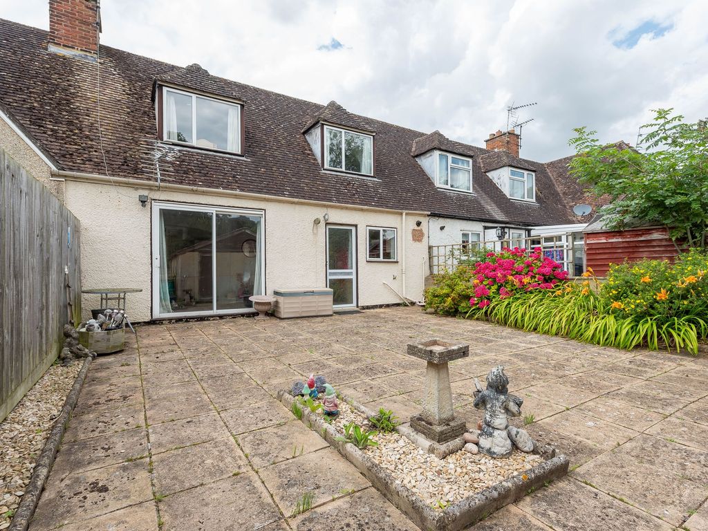 2 bed terraced house for sale in Highworth Place, Witney OX28, £325,000