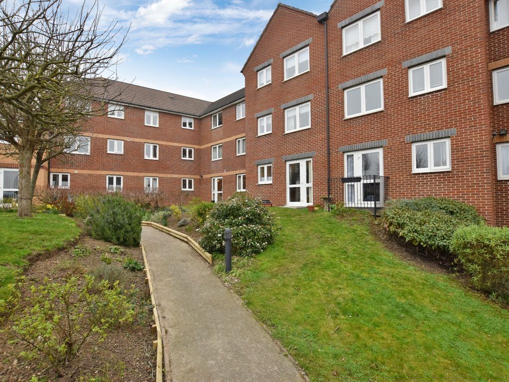 1 bed flat for sale in Victoria Court, Railway Street, Braintree, Essex