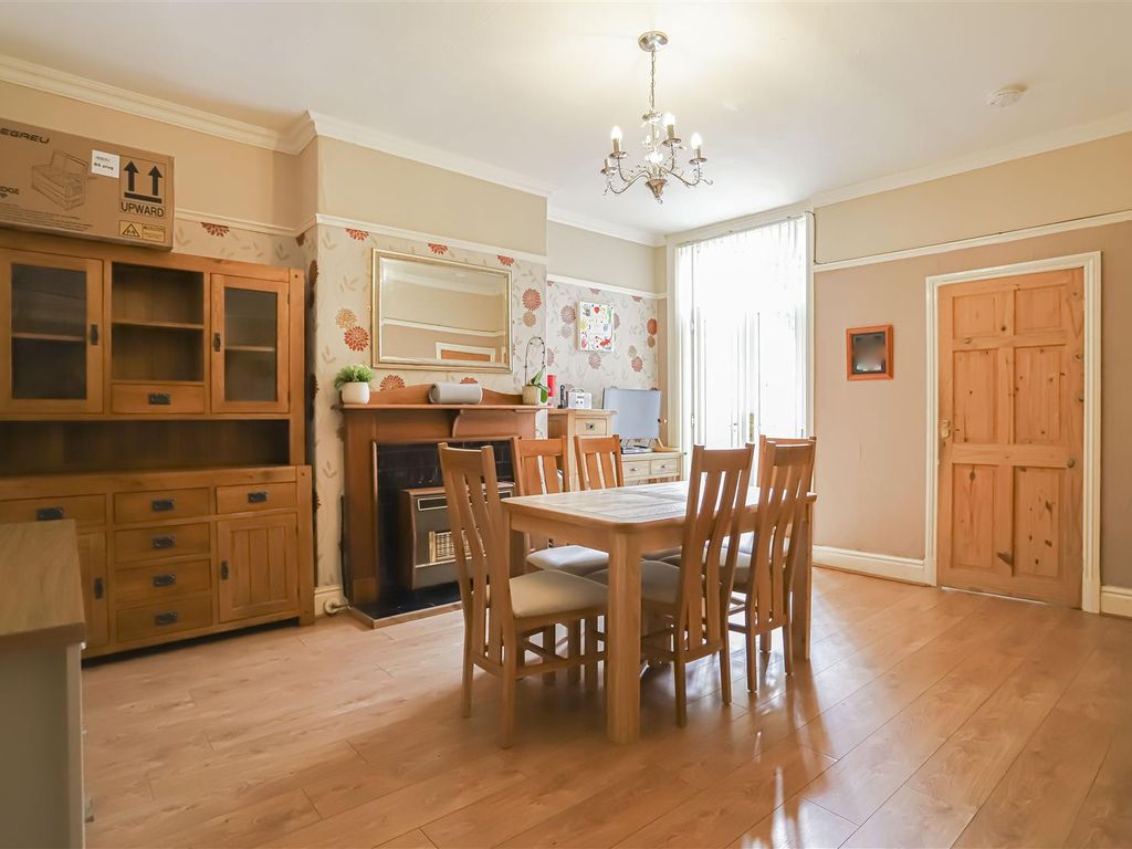 3 bed end terrace house for sale in Lansdowne Close, Burnley BB11, £