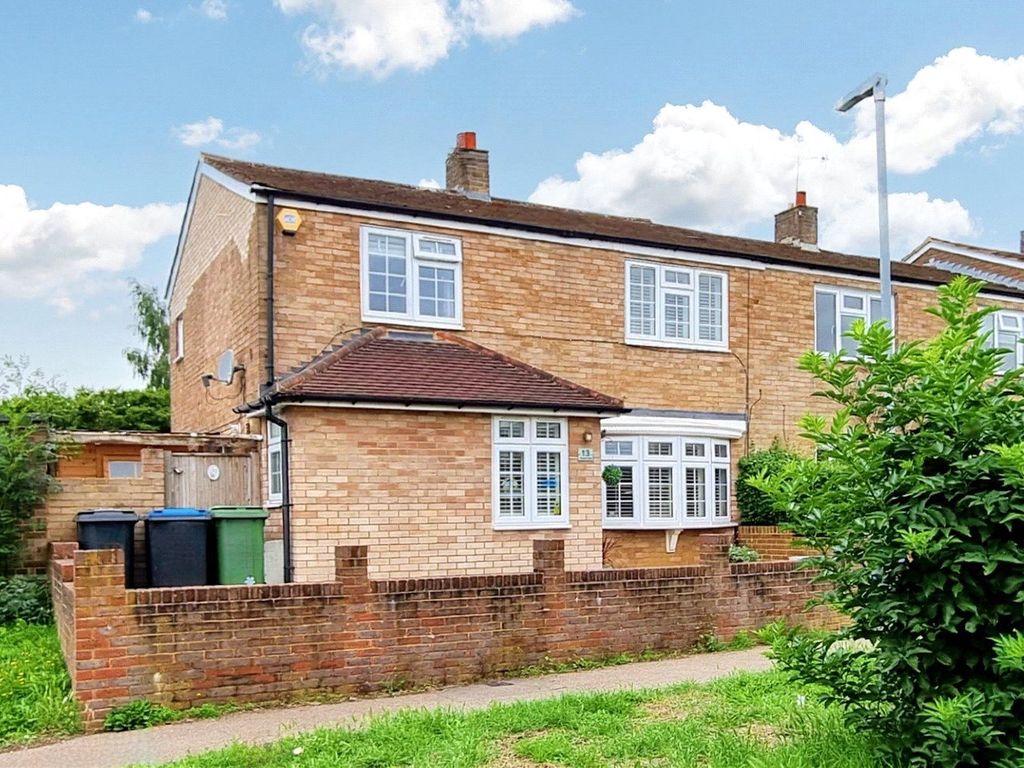 4 bed end terrace house for sale in Clinton End, Leverstock Green