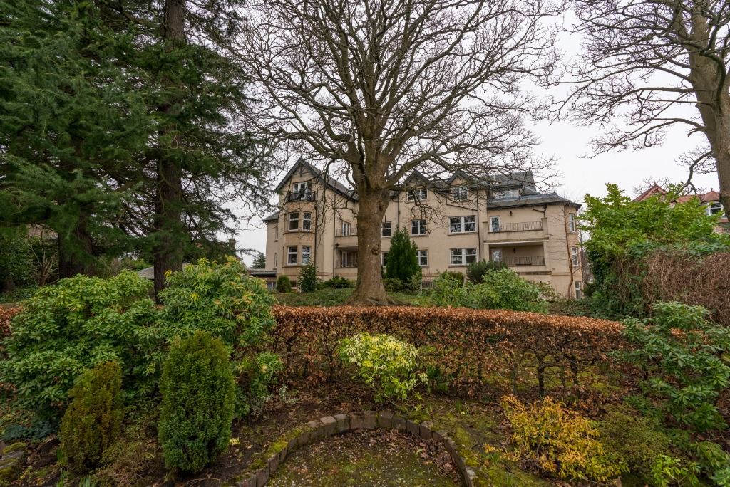 3 bed flat to rent in Hermitage Drive, Morningside, Edinburgh EH10, £