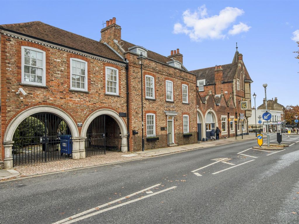 3 bed property for sale in Church Hill, Winchmore Hill, London N21, £