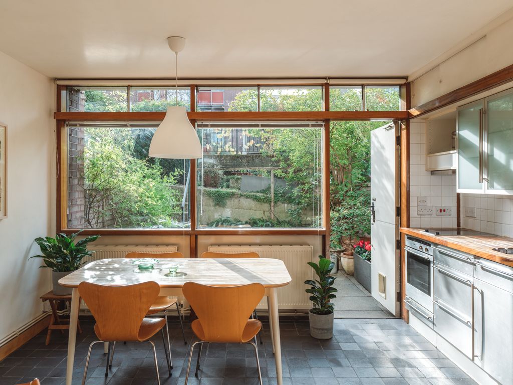 Studio for sale in Hatfield House, Golden Lane Estate, London EC1Y, £