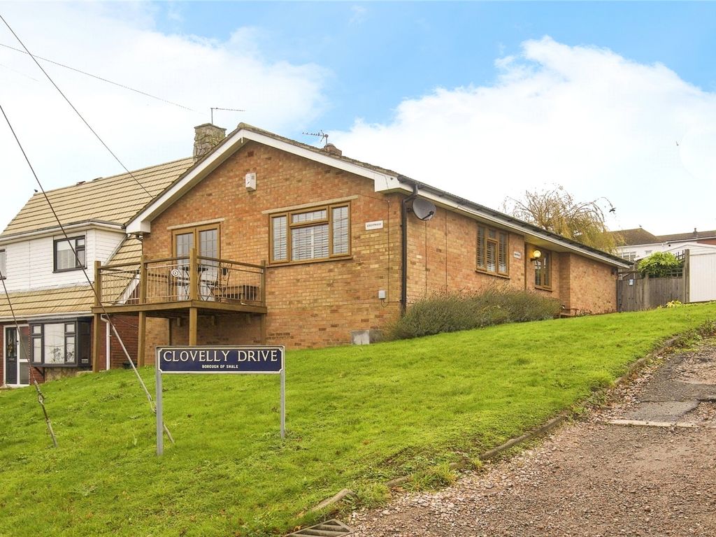 3 bed bungalow for sale in Clovelly Drive, Sheerness, Kent ME12, £