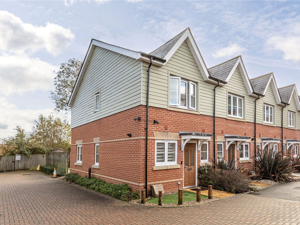 2 bed end terrace house for sale in Chertsey, Surrey KT16, £425,000 Zoopla