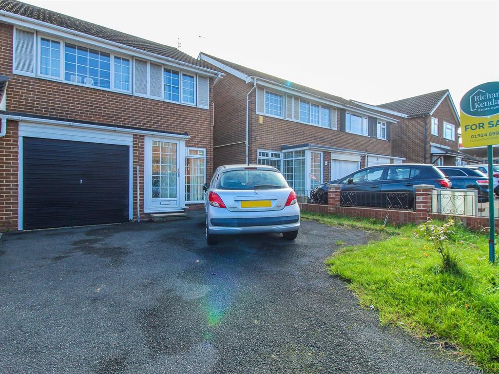 3 bed semidetached house for sale in Castleford Road, Normanton WF6, £